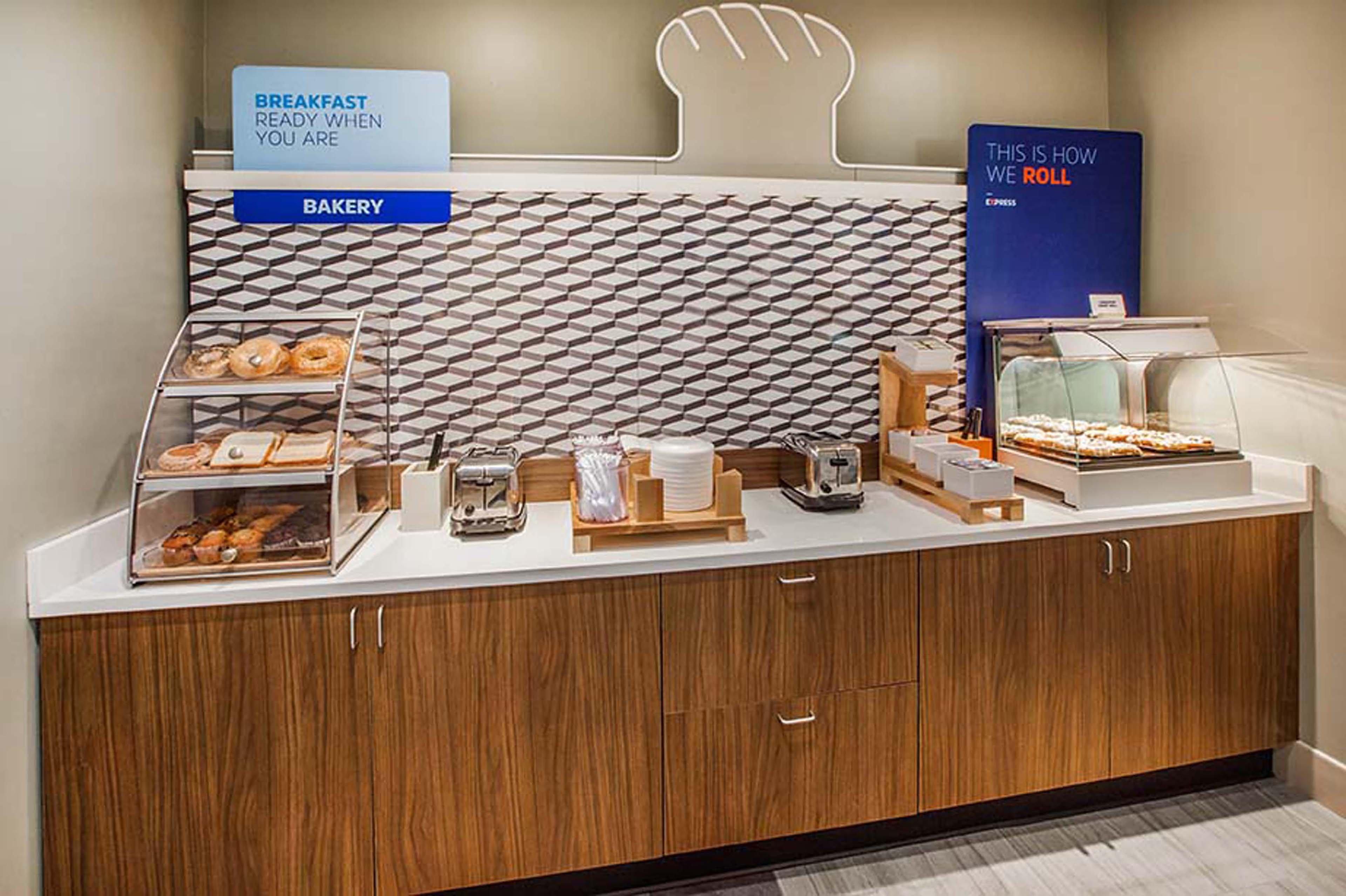 Holiday Inn Express Hotel & Suites Ontario By Ihg Екстериор снимка