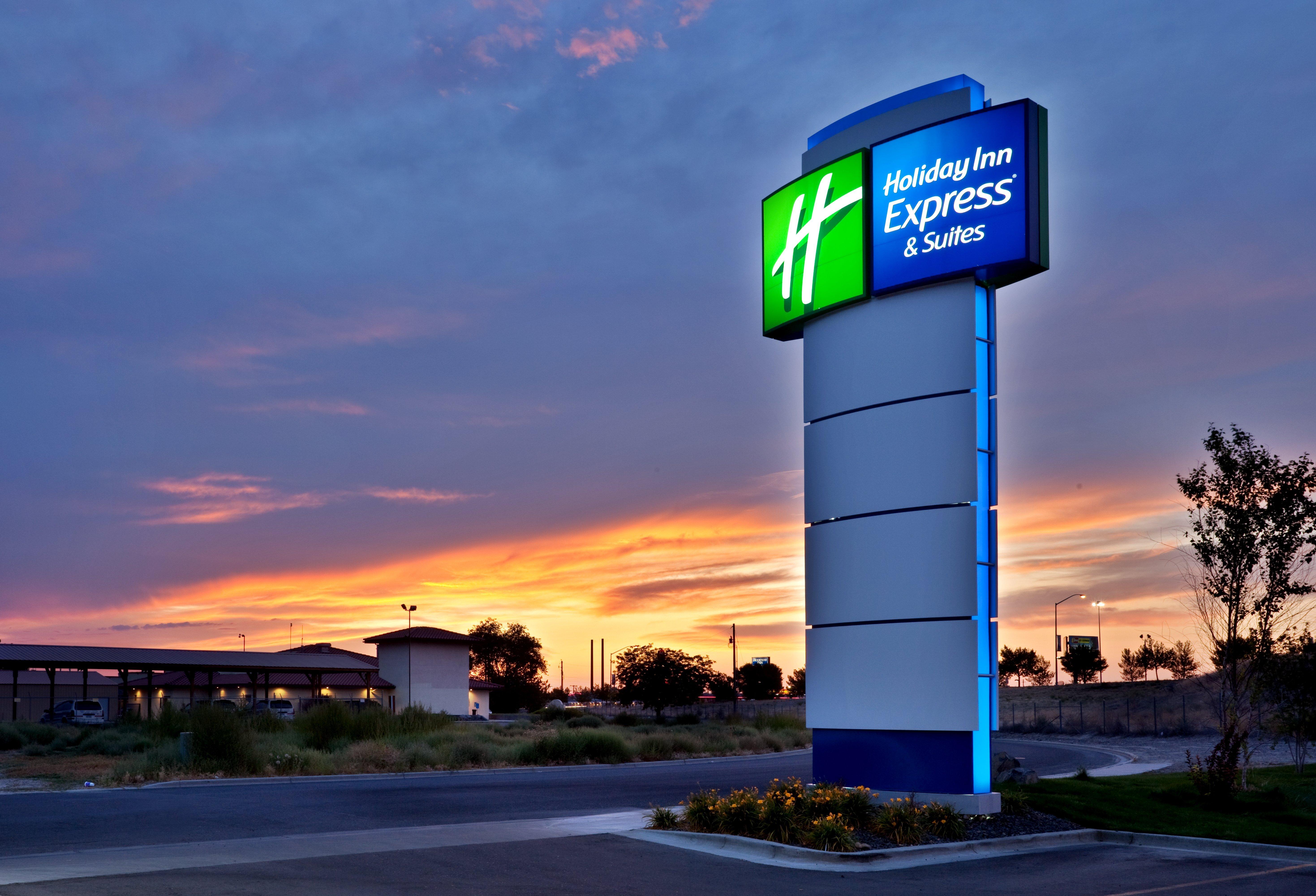 Holiday Inn Express Hotel & Suites Ontario By Ihg Екстериор снимка