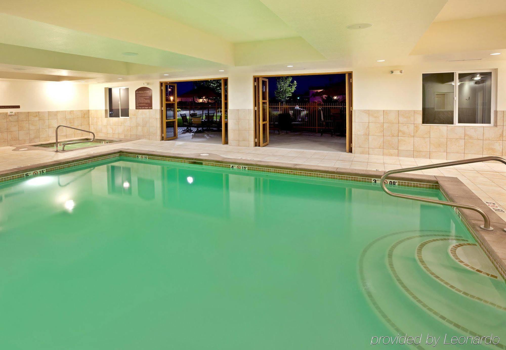 Holiday Inn Express Hotel & Suites Ontario By Ihg Екстериор снимка